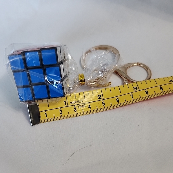 Source Unknown Red and Gold Cube Key Holder - Picture 3 of 3